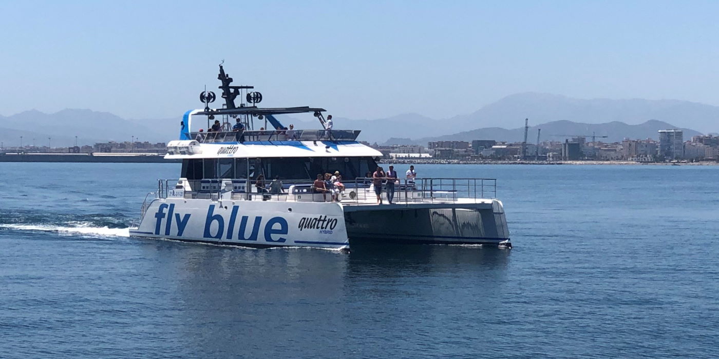 hélice justa simbólico Gran Catamarán Turístico en Málaga